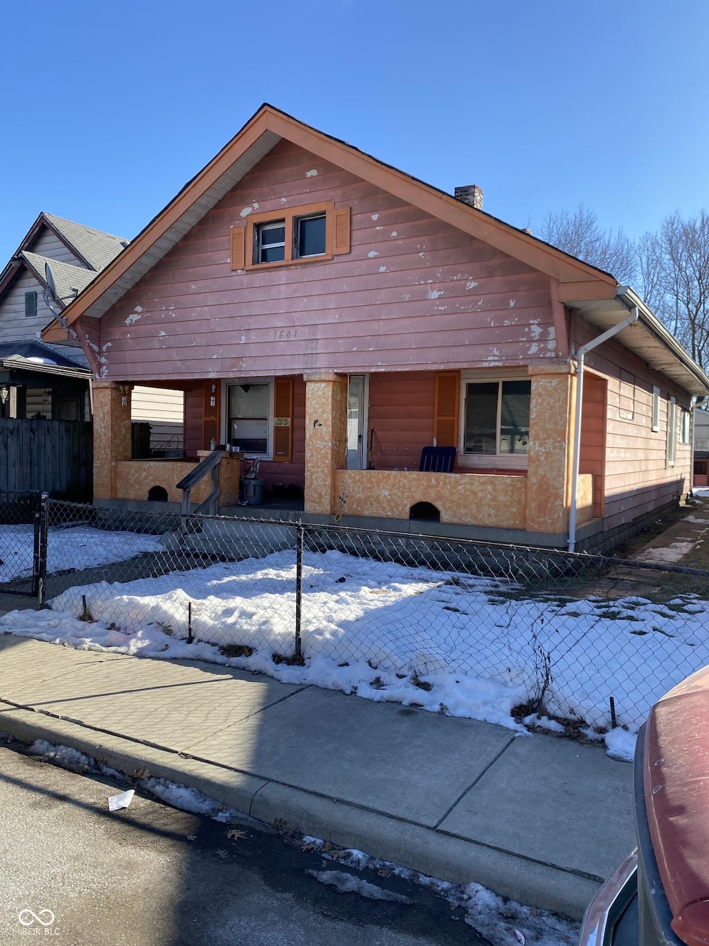 view of front of house with covered porch