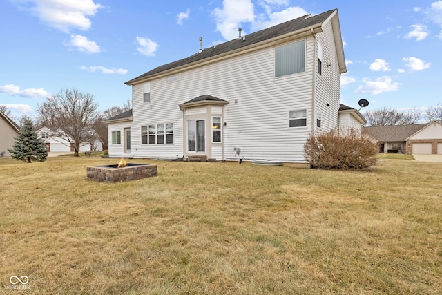 back of house featuring a lawn