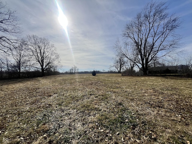 view of yard featuring a rural view