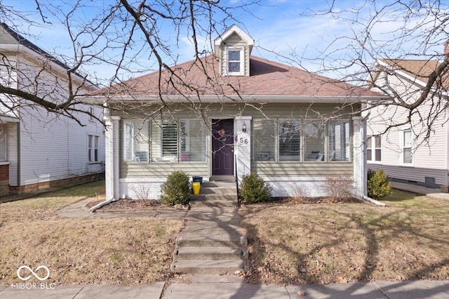 view of front of property with a front lawn