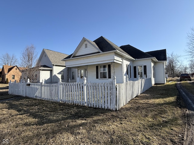 view of front of property featuring covered porch and a fenced front yard