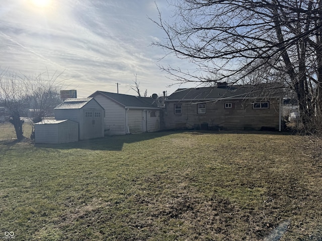 view of yard with a storage shed