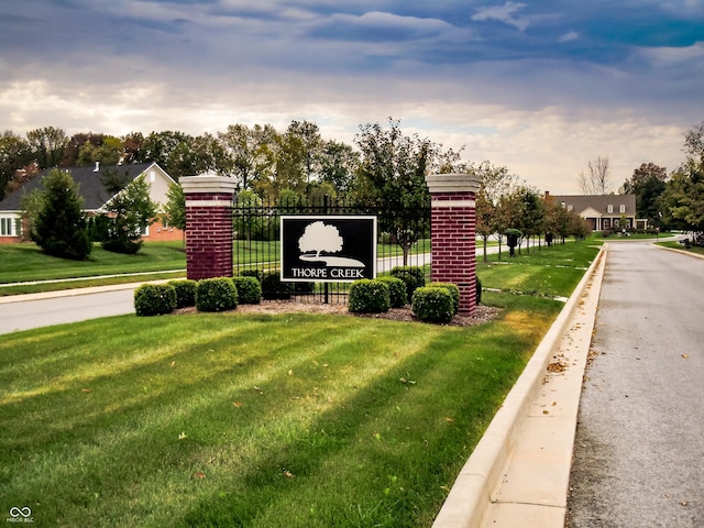 community sign featuring a lawn