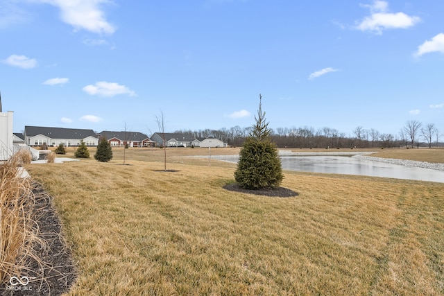 view of yard featuring a water view