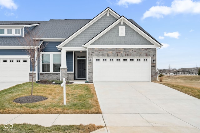 craftsman-style house featuring a garage and a front lawn