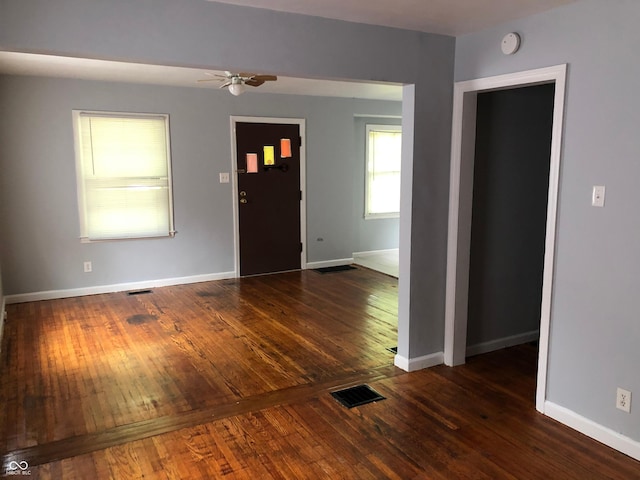 foyer entrance featuring dark wood-type flooring and ceiling fan