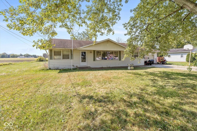 ranch-style home featuring a front lawn