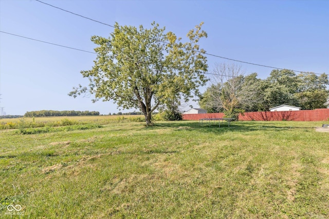 view of yard featuring a rural view