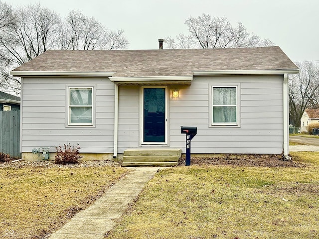 view of front of home featuring a front yard