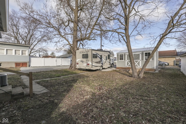 view of yard with a storage shed