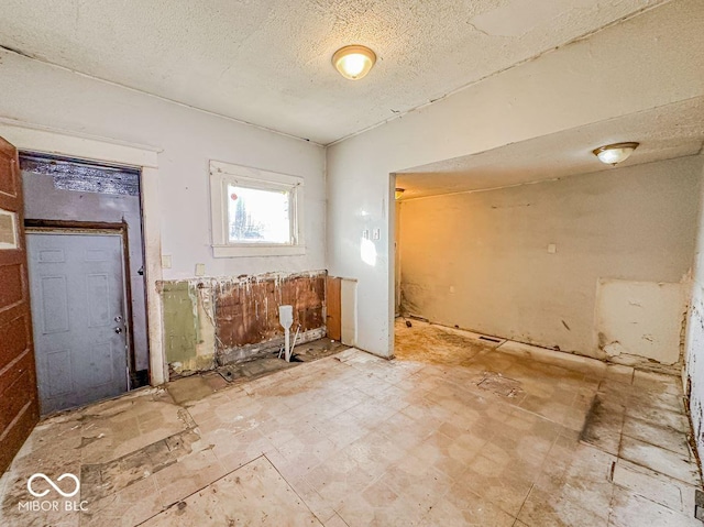 empty room featuring a textured ceiling