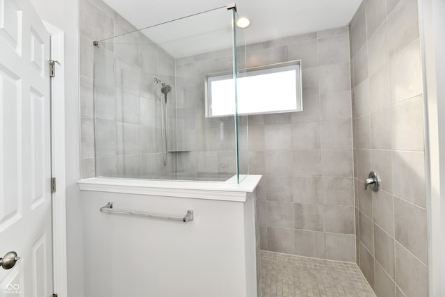 bathroom featuring tiled shower