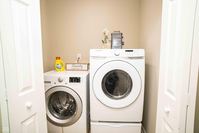 washroom with washing machine and dryer