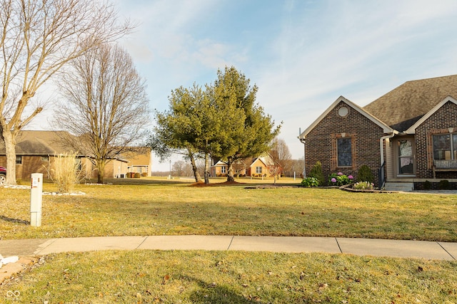 view of front facade featuring a front yard