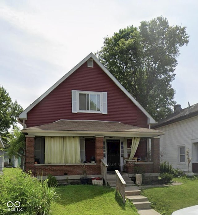 1341 N Dearborn St, Indianapolis, IN 46201 - view of front facade featuring covered porch and a front yard