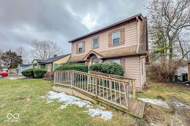 view of front of house with a front yard