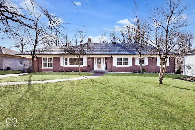 ranch-style home with a front lawn