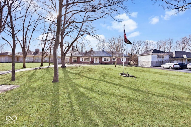 view of front facade with a front lawn