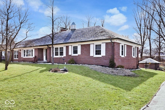 view of front of property with a front yard