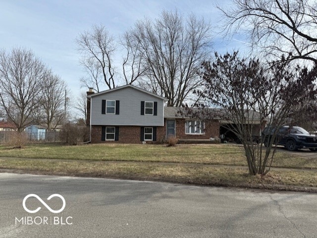 split level home featuring a front yard