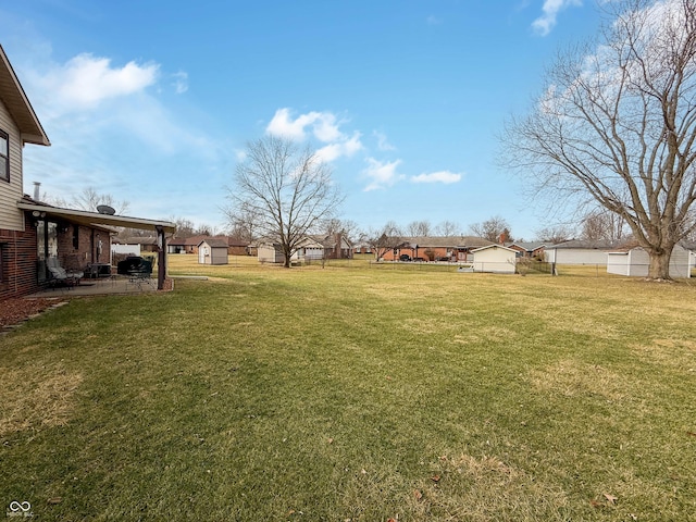 view of yard featuring a storage unit