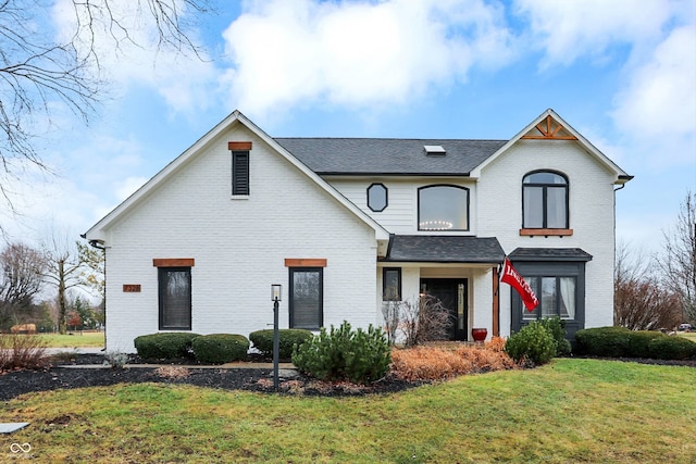 view of front of property with a front yard