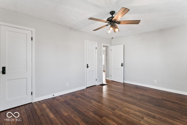 unfurnished room featuring dark wood-type flooring, ceiling fan, and a textured ceiling