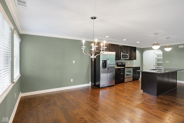 kitchen featuring arched walkways, stainless steel appliances, dark wood-type flooring, visible vents, and crown molding