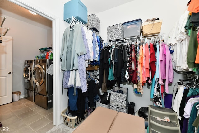 spacious closet with independent washer and dryer and light tile patterned flooring