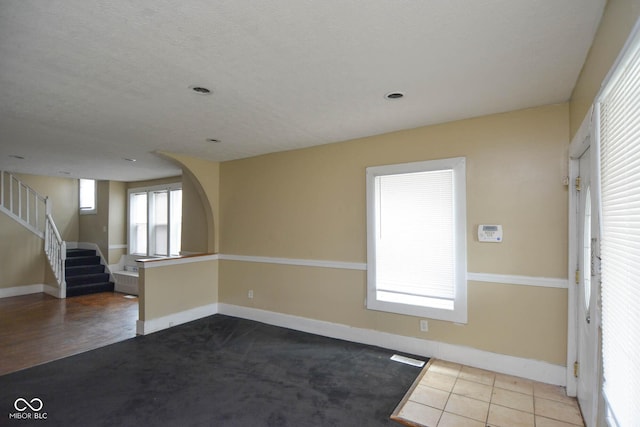 empty room featuring a textured ceiling