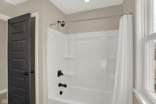 bathroom featuring shower / bath combo