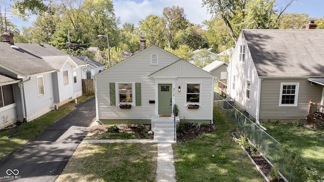 bungalow-style house with a front yard