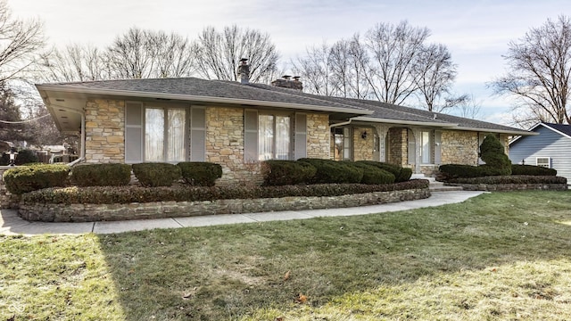 ranch-style house featuring a front yard