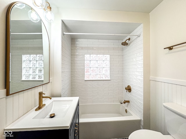 full bathroom with vanity, toilet, and tiled shower / bath