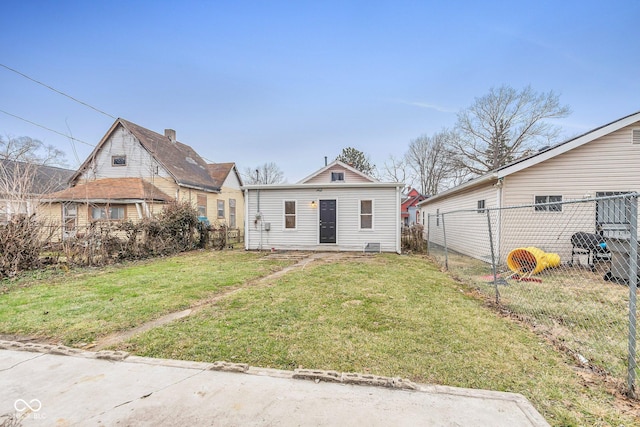 view of front facade with a front yard