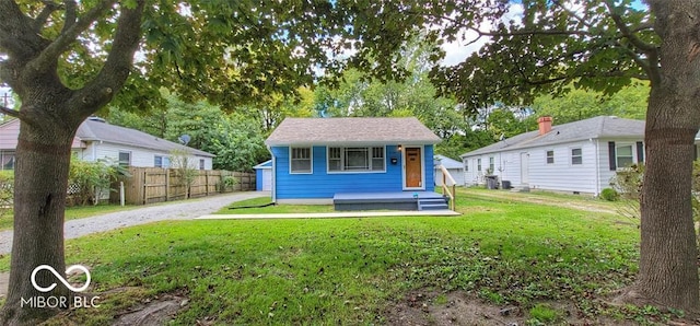 bungalow-style house featuring a front lawn