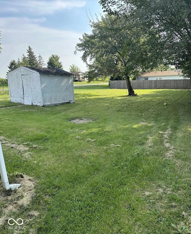 210 N Wayne St, Van Buren, IN 46991 - view of yard