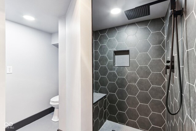 3707 N Kenwood Ave, Indianapolis, IN 46208 - bathroom featuring toilet and a tile shower