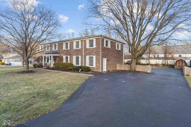 view of front of house featuring a front yard