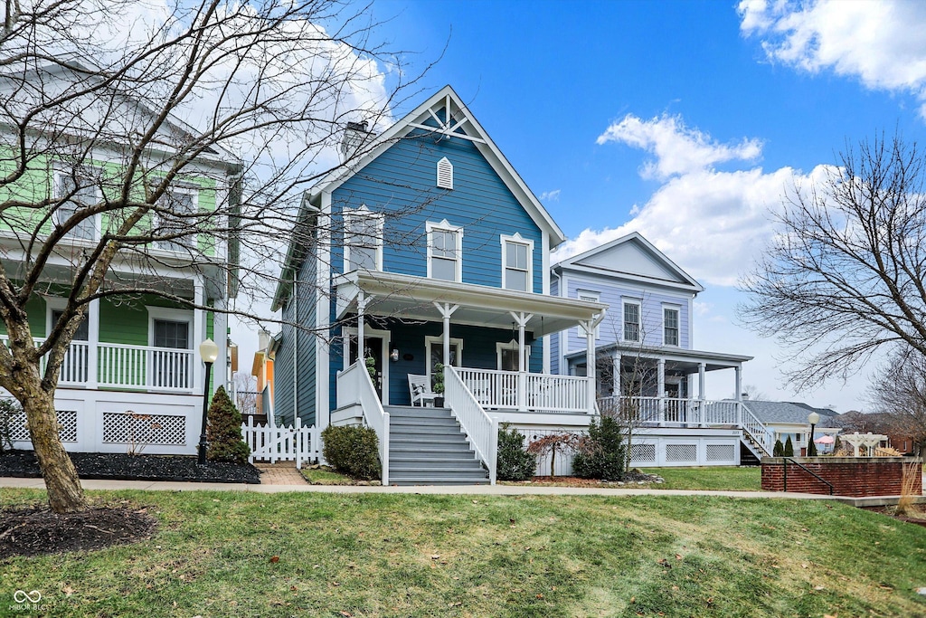 view of front facade featuring a front lawn and a porch