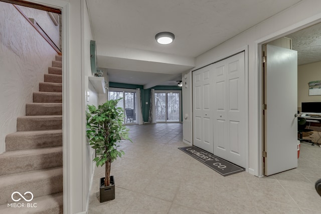 foyer featuring ceiling fan