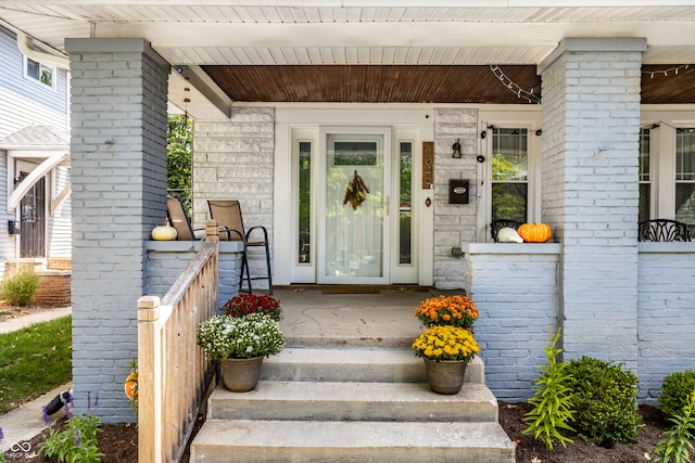 property entrance featuring covered porch