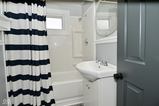 bathroom featuring shower / bathtub combination with curtain