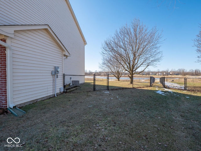 view of yard featuring a rural view