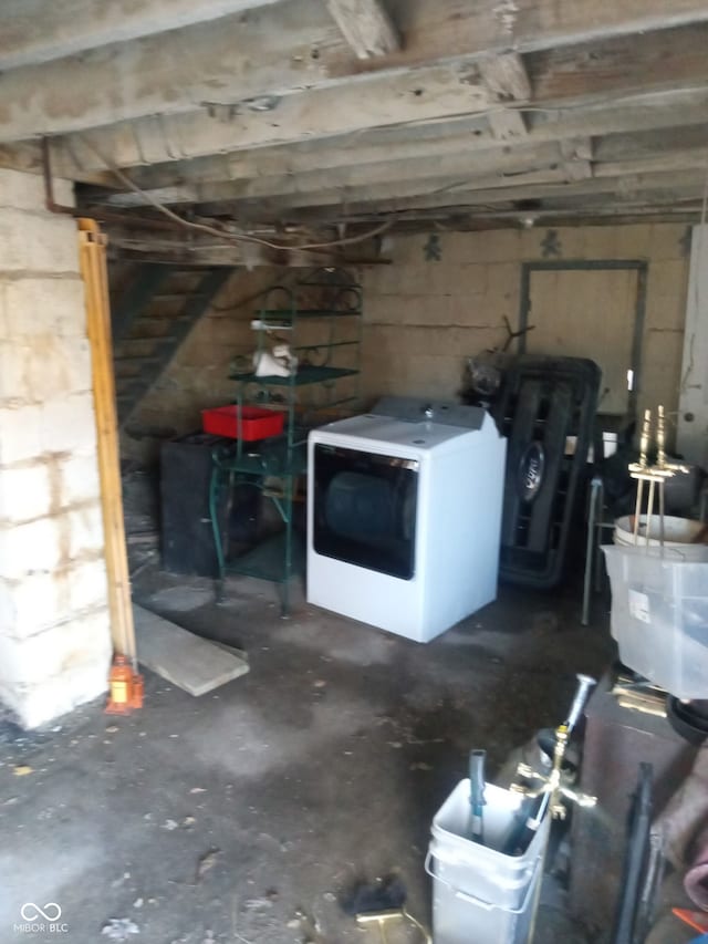 basement featuring washer / dryer