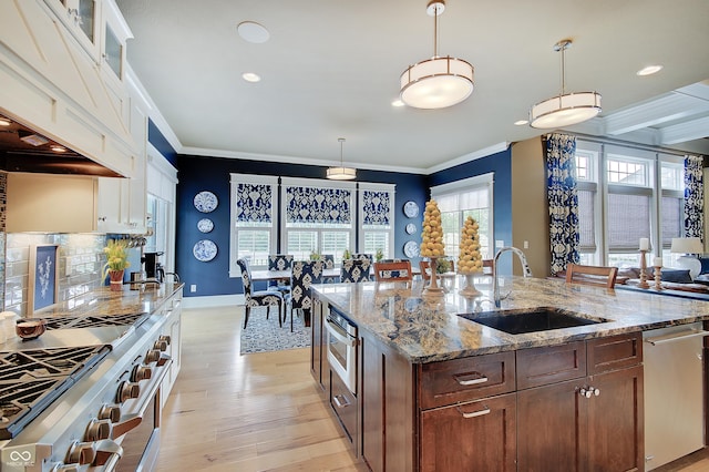 14445 Gainesway Cir, Fishers, IN 46040 - kitchen featuring appliances with stainless steel finishes, crown molding, light wood-style flooring, a kitchen island with sink, and white cabinets