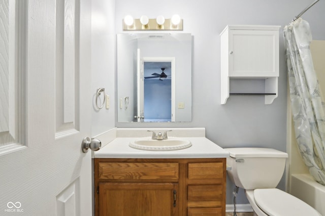 full bathroom featuring shower / tub combo with curtain, vanity, and toilet