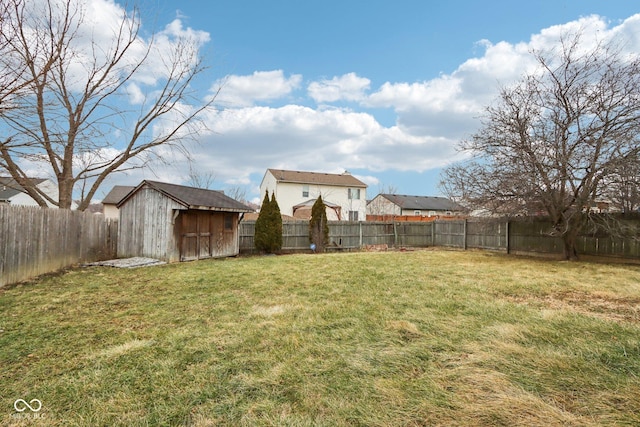 view of yard featuring a storage shed