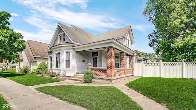 view of front of home featuring a front yard and covered porch