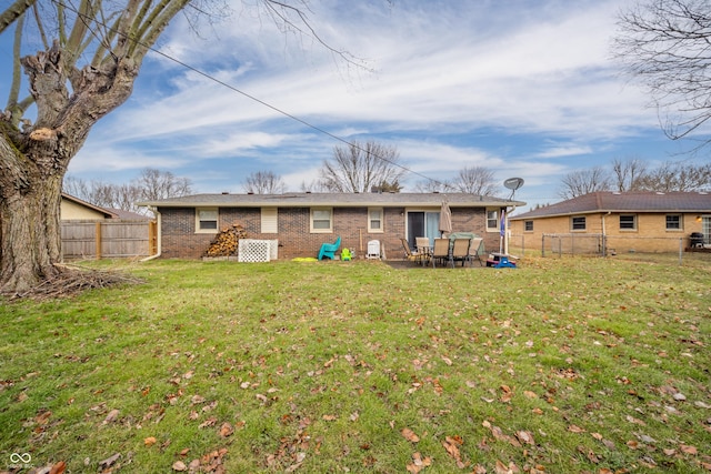 back of house featuring a yard